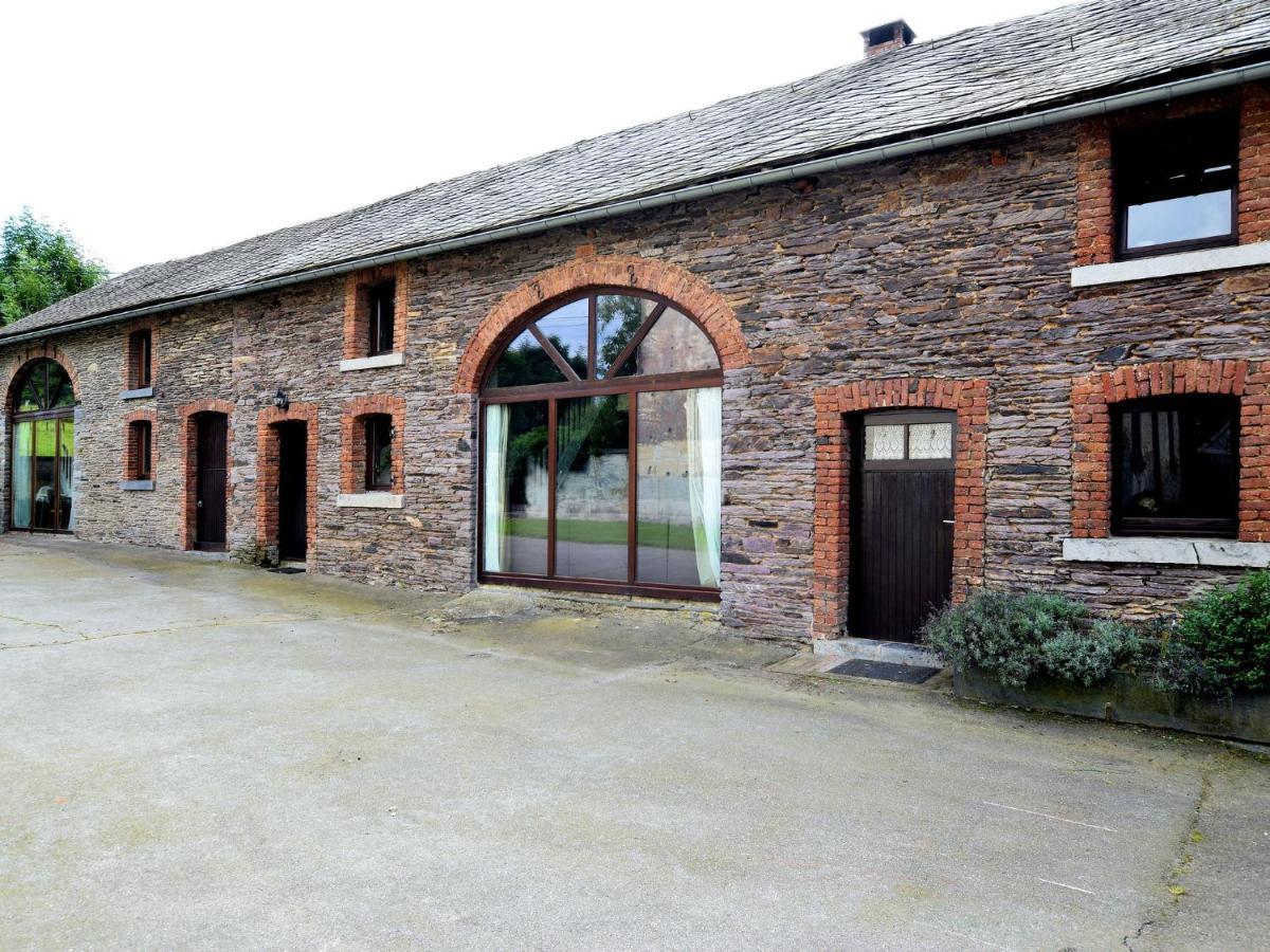 Spacious Holiday Home In Lierneux With Garden Eksteriør bilde