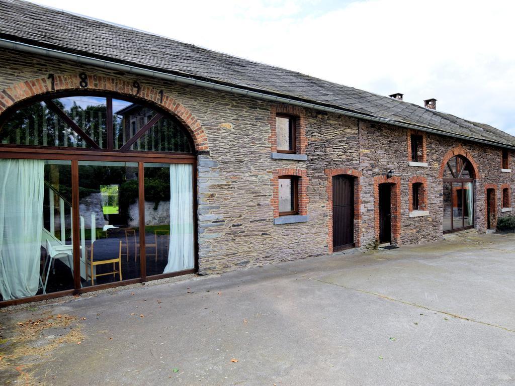 Spacious Holiday Home In Lierneux With Garden Eksteriør bilde