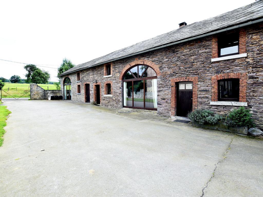 Spacious Holiday Home In Lierneux With Garden Eksteriør bilde