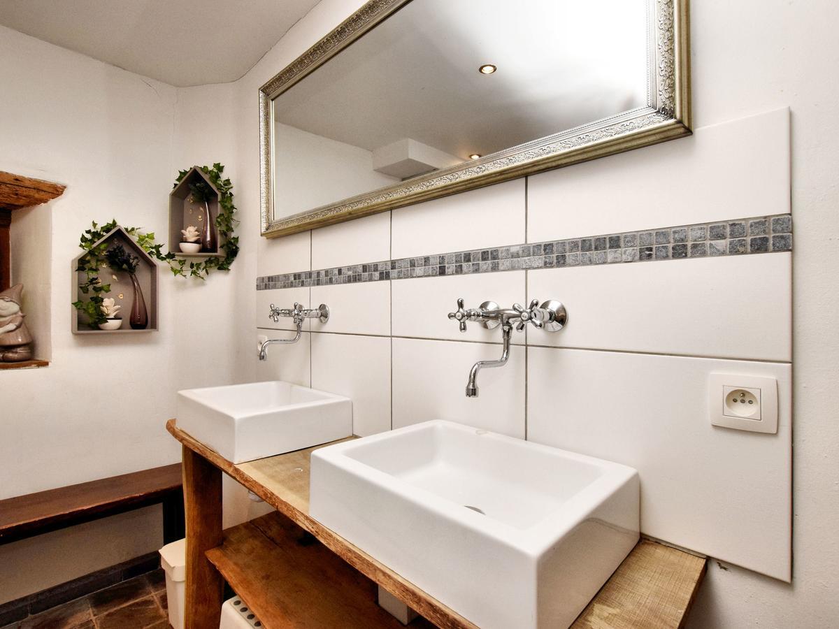Spacious Holiday Home In Lierneux With Garden Eksteriør bilde