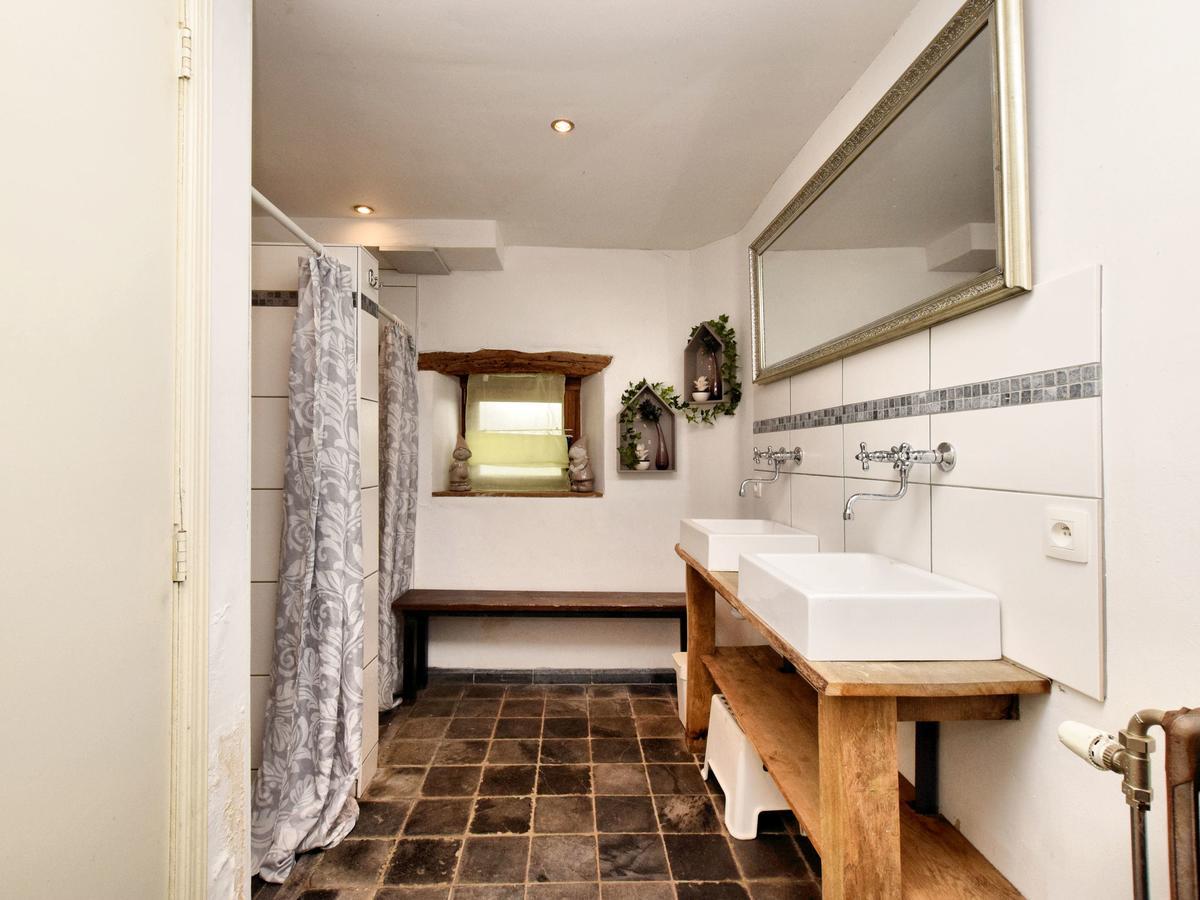 Spacious Holiday Home In Lierneux With Garden Eksteriør bilde